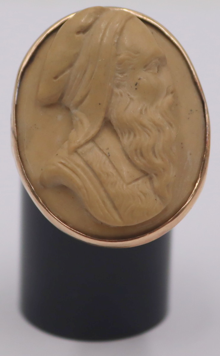 JEWELRY. 14KT GOLD AND CARVED
