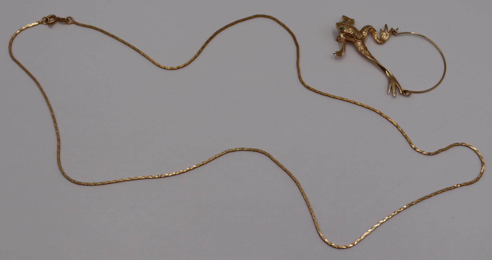 JEWELRY. 14KT GOLD CHAIN AND FROG
