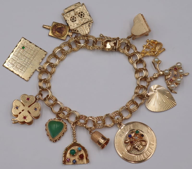 JEWELRY. 14KT GOLD CHARM BRACELET
