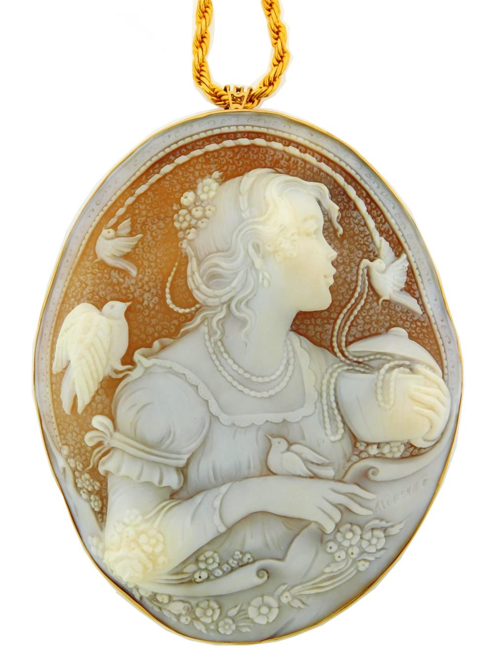 JEWELRY: 18K LARGE CAMEO