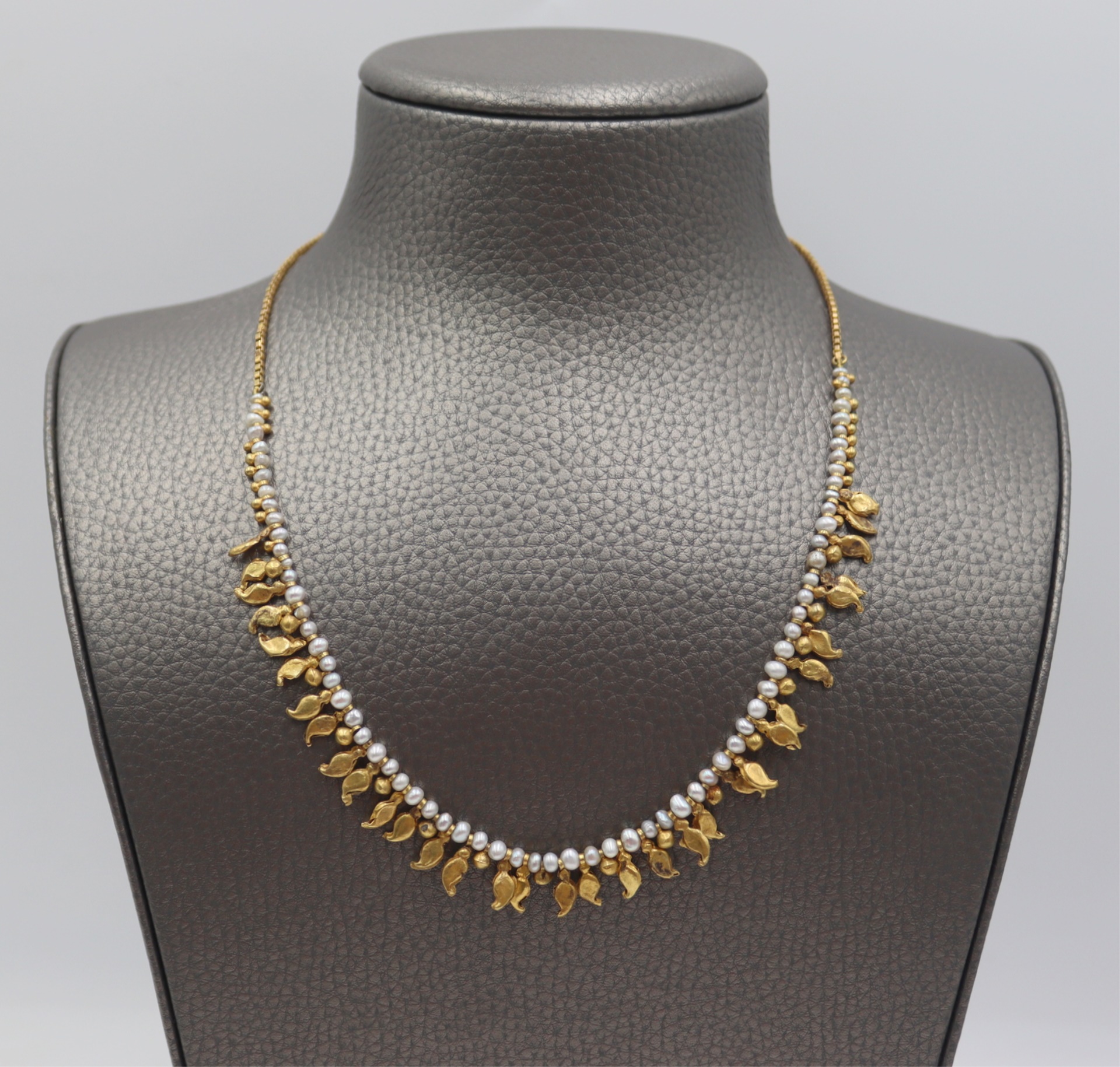 JEWELRY. 18KT, 14KT AND PEARL