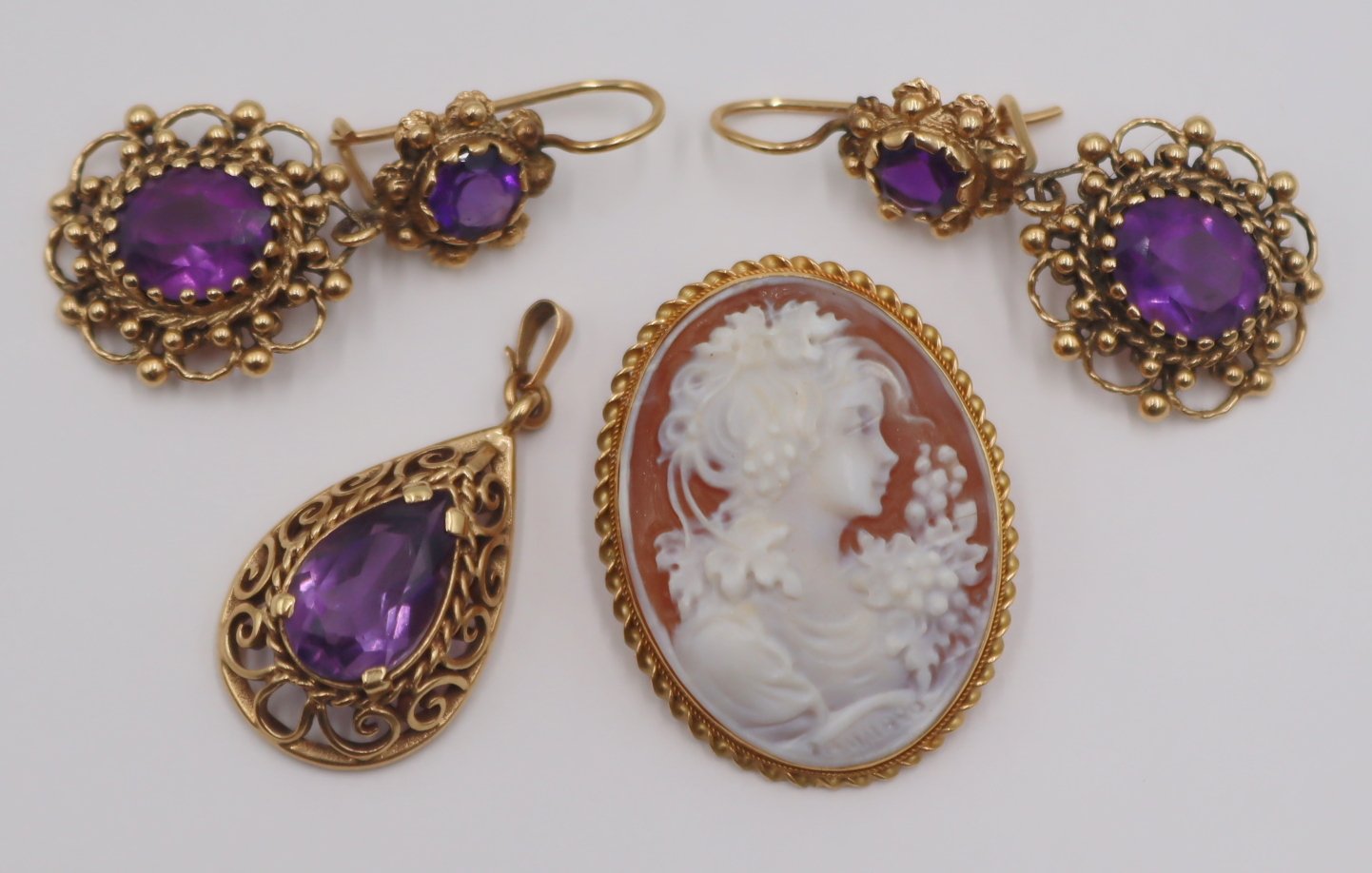 JEWELRY. 18KT AND 14KT GOLD JEWELRY
