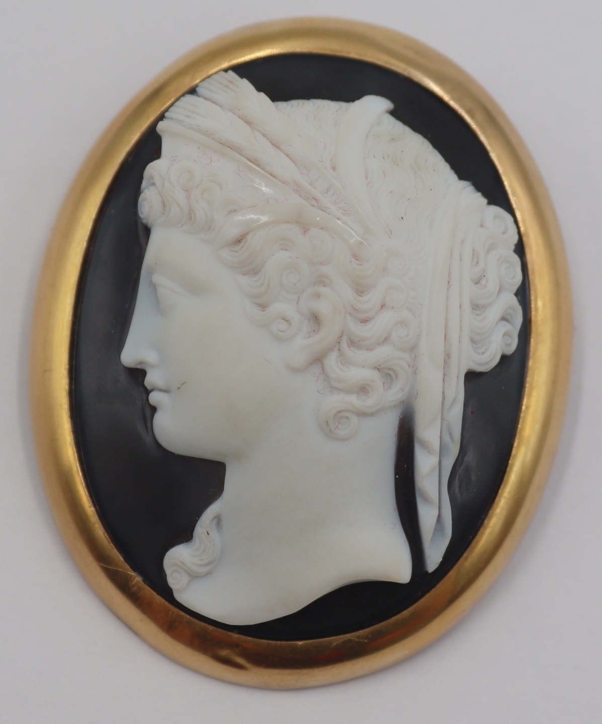 JEWELRY. 18KT GOLD AND AGATE CARVED