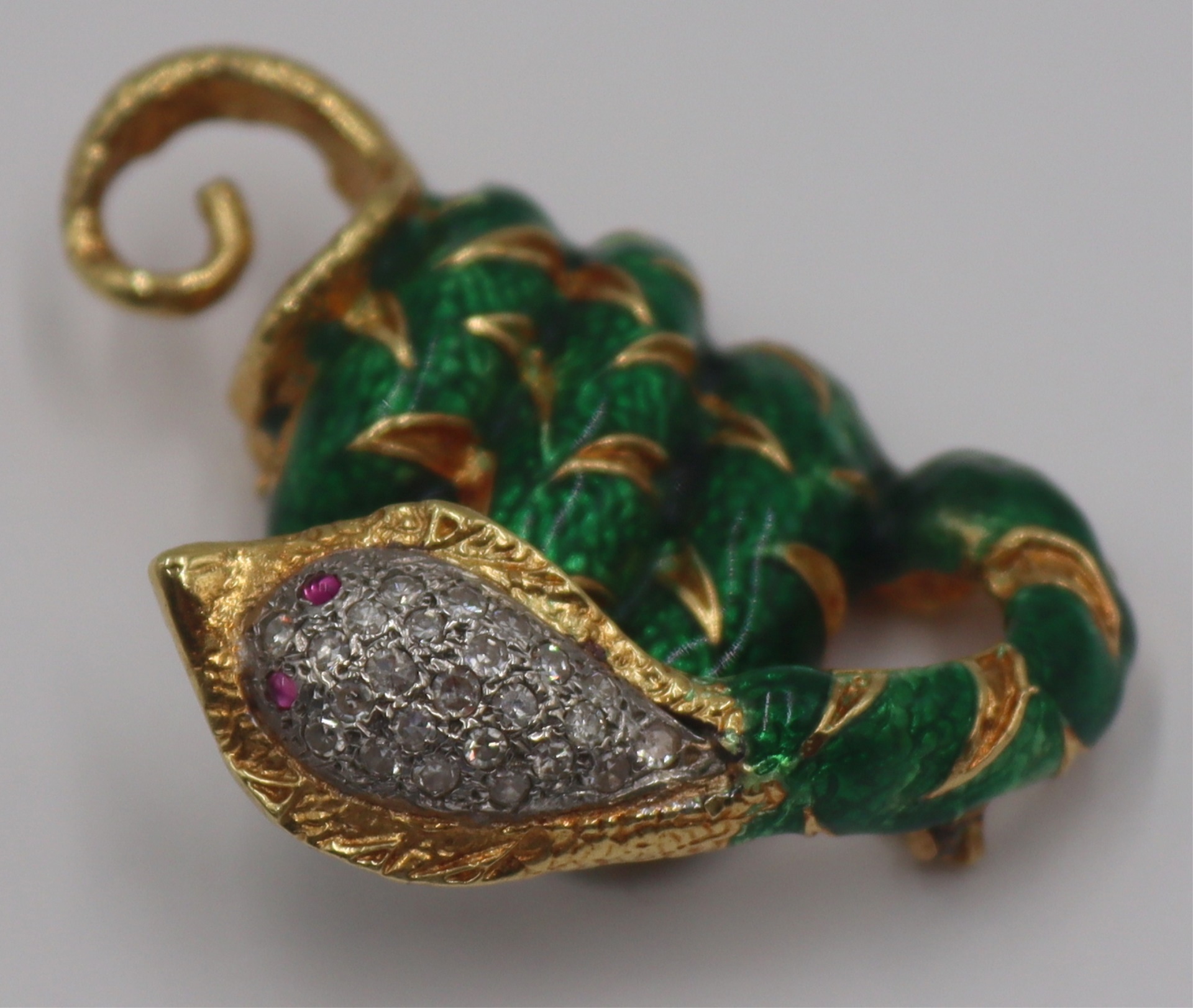JEWELRY. 18KT GOLD AND ENAMEL COBRA