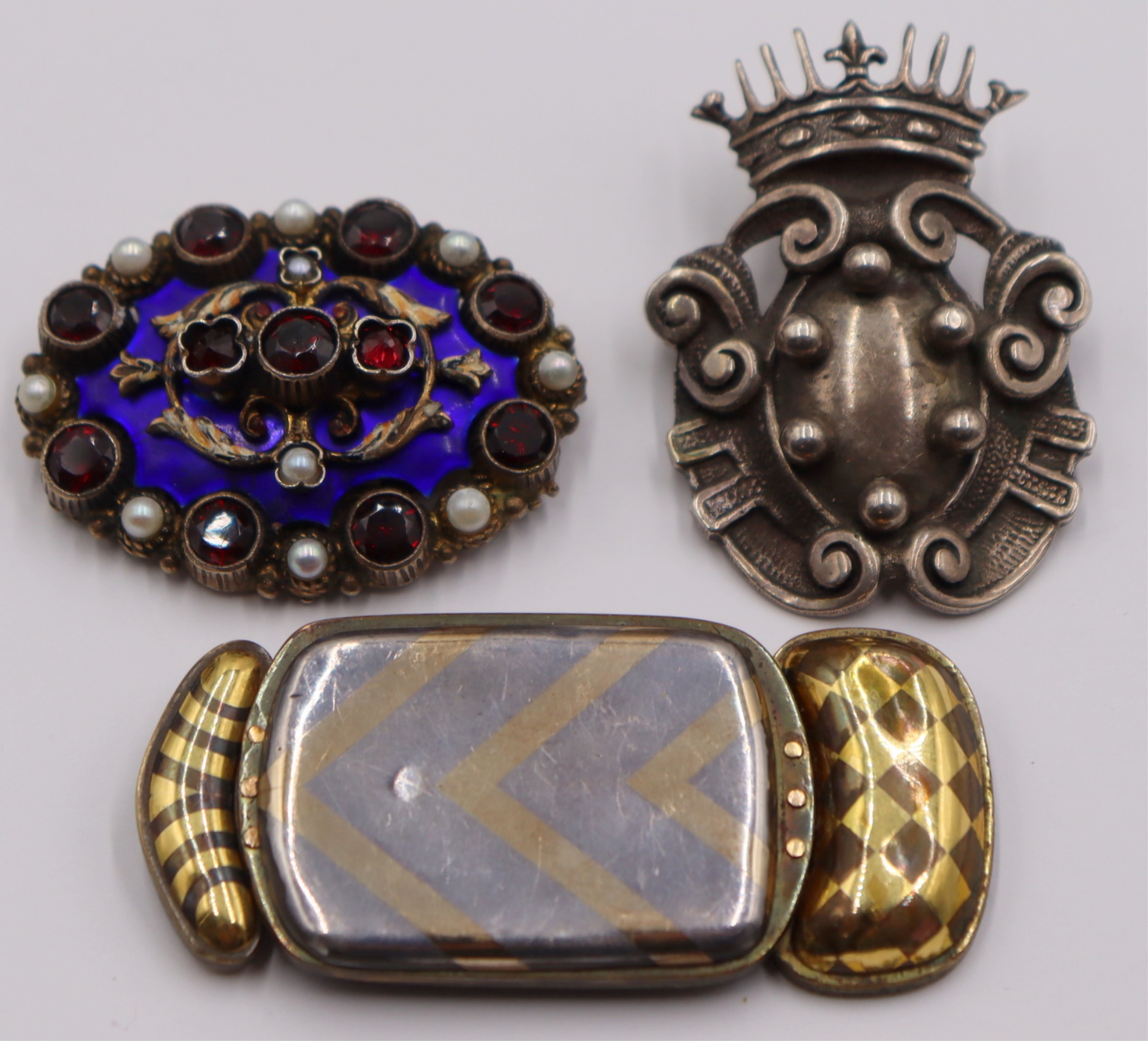 JEWELRY. (3) ASSORTED BROOCH INC.