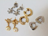 JEWELRY. 4 PAIRS OF GOLD EARRI