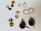 JEWELRY. 6 PAIRS OF GOLD EARRI