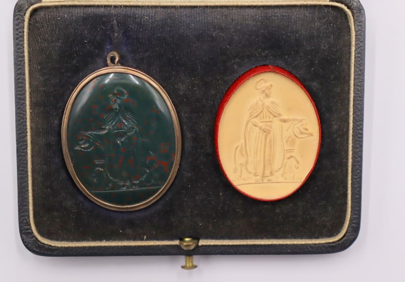 JEWELRY. 9CT GOLD MOUNTED