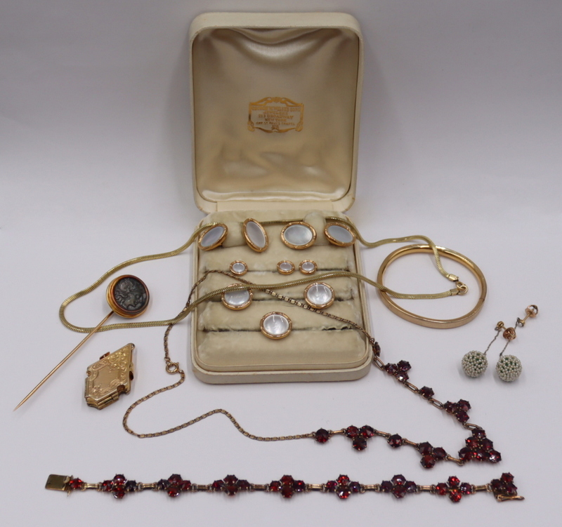JEWELRY. ANTIQUE/VINTAGE JEWELRY