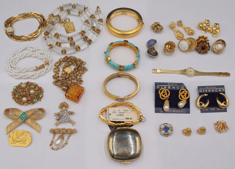 JEWELRY. ASSORTED COSTUME JEWELRY