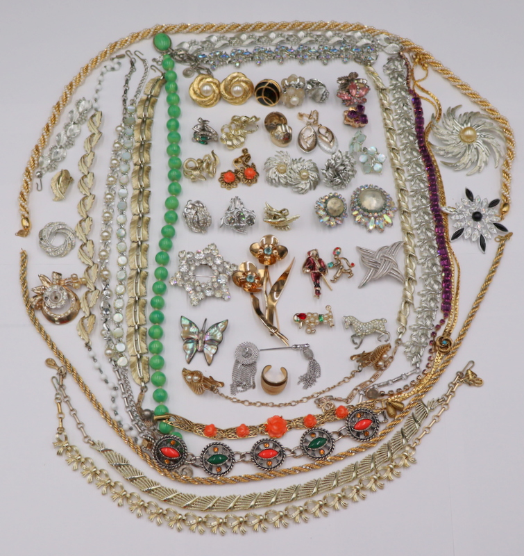 JEWELRY. ASSORTED COSTUME JEWELRY