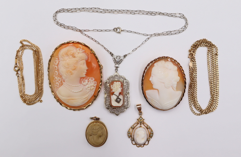 JEWELRY. ASSORTED GOLD MOUNTED