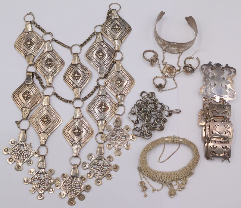 JEWELRY. ASSORTED GROUPING OF