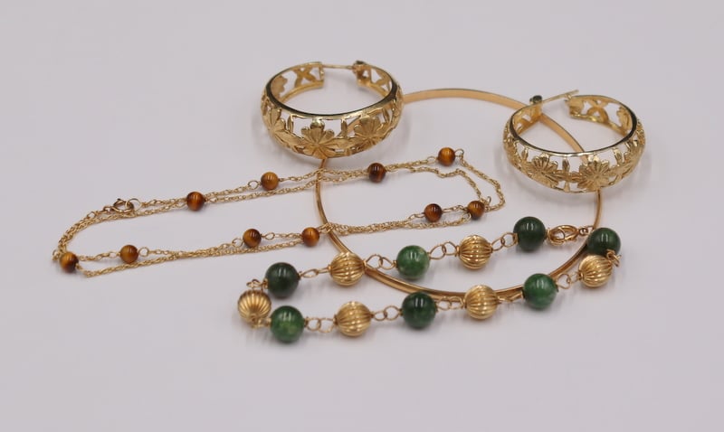 JEWELRY. ASSORTED GROUPING OF