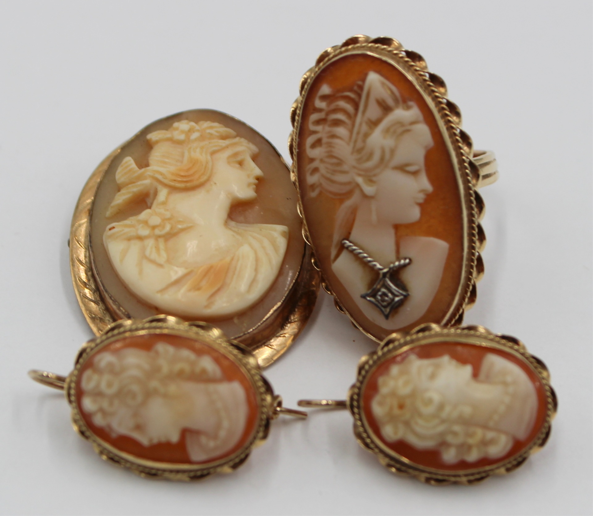 JEWELRY. ASSORTED GROUPING OF