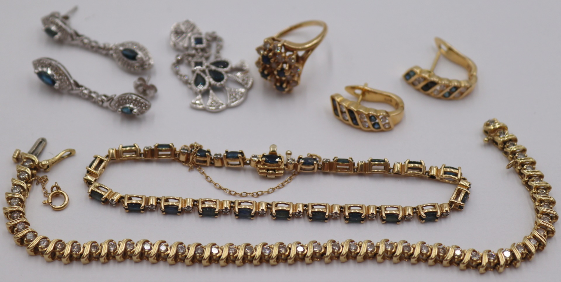 JEWELRY. ASSORTED GROUPING OF