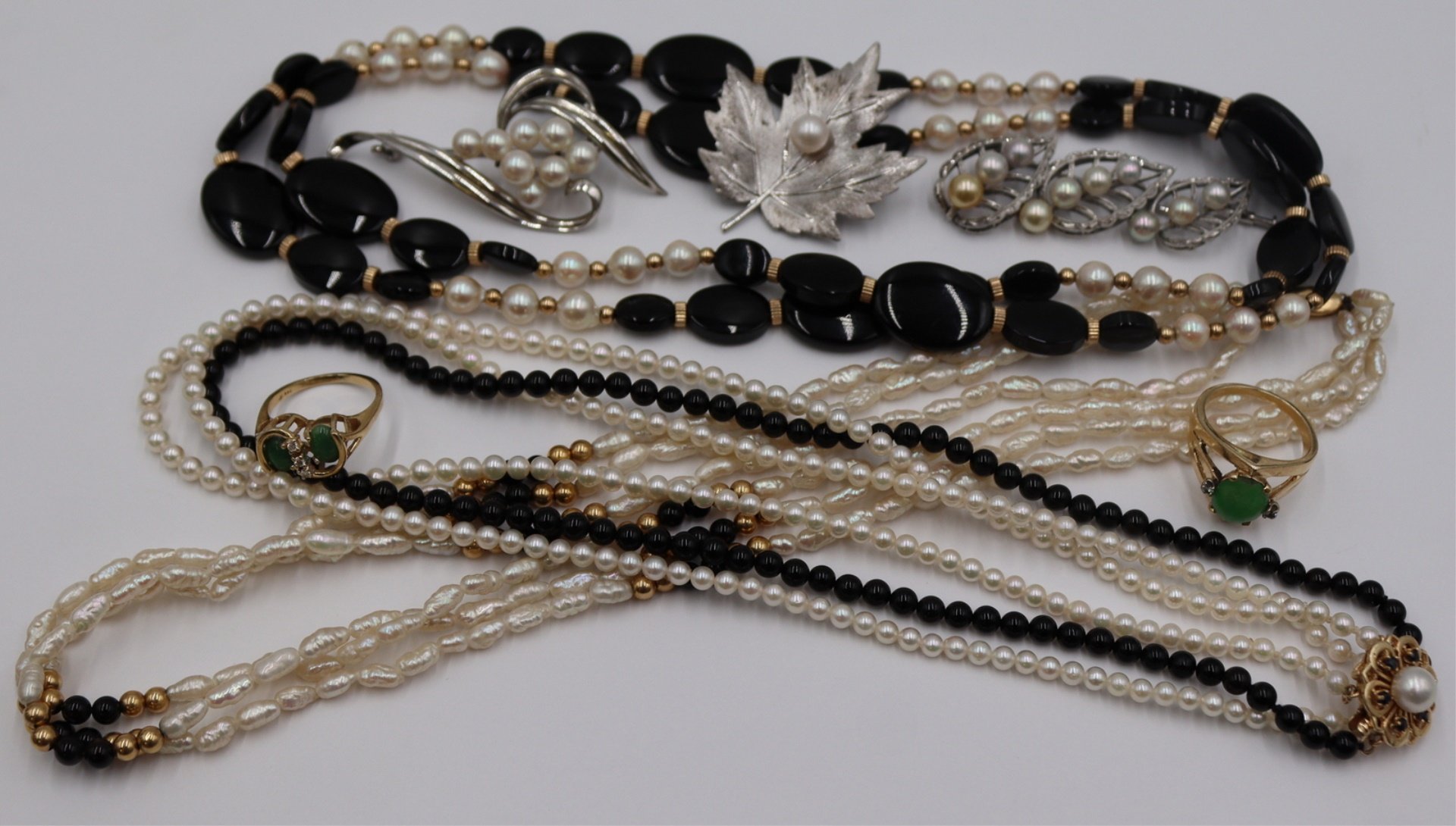 JEWELRY. ASSORTED GROUPING OF GOLD,