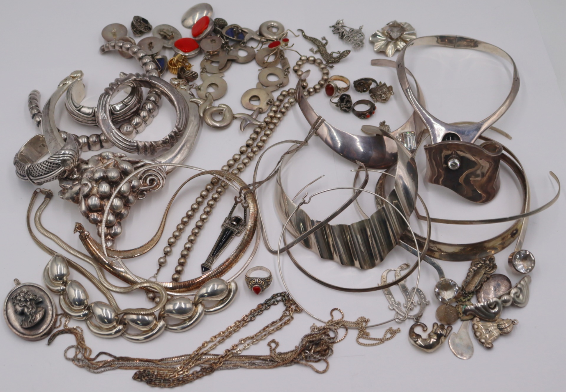 JEWELRY. ASSORTED GROUPING OF