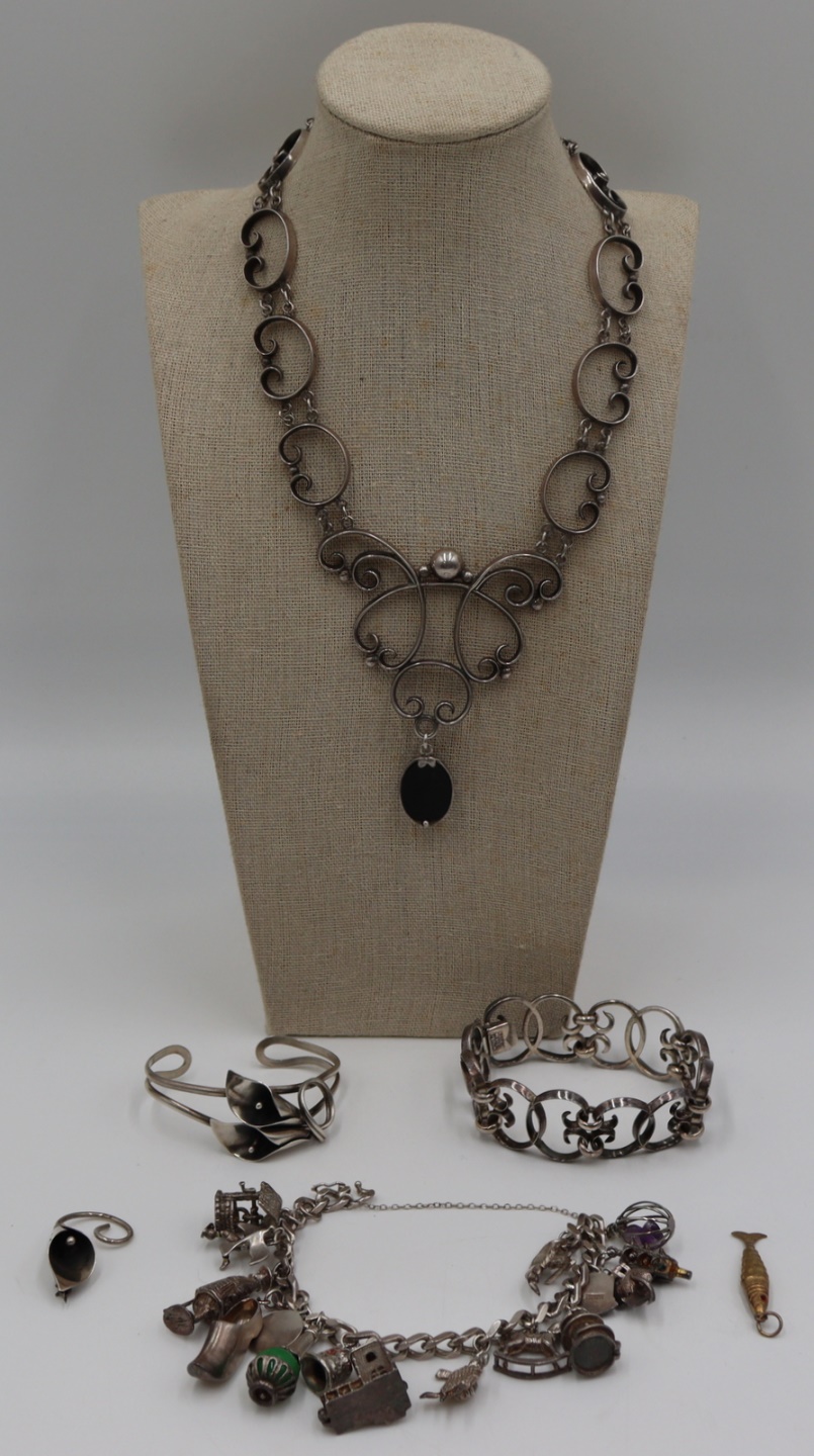 JEWELRY. ASSORTED GROUPING OF
