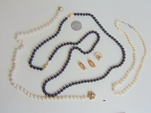 JEWELRY. CAMEO & PEARL TO TO