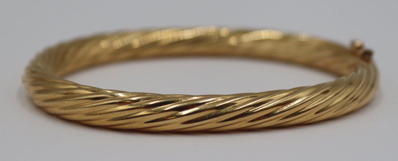 JEWELRY. CELLINI 18KT GOLD HINGED
