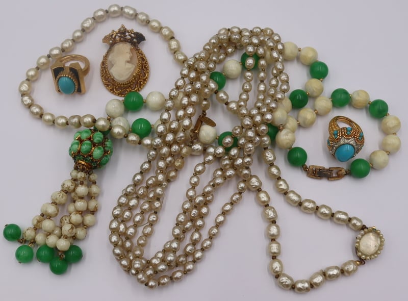 JEWELRY. COLLECTION OF COSTUME