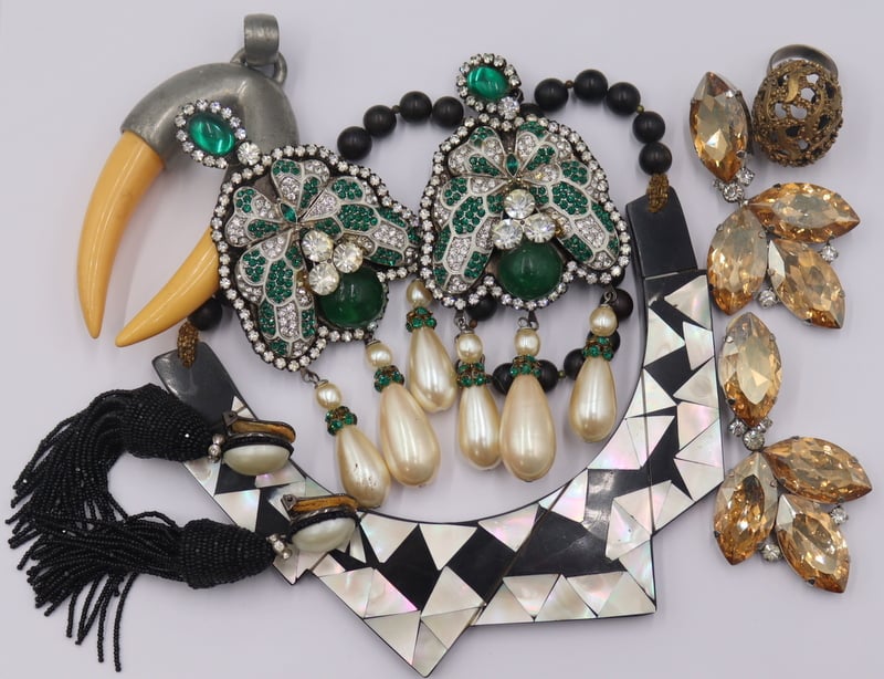 JEWELRY. COLLECTION OF COSTUME