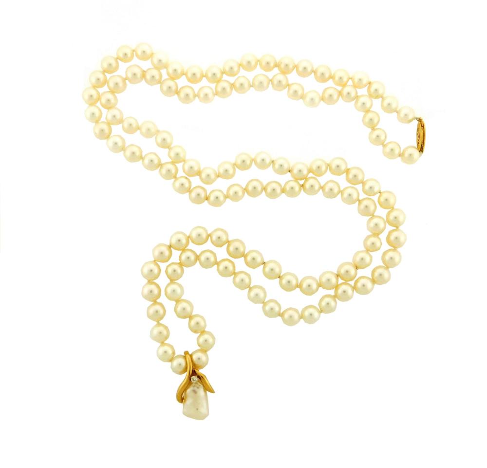 JEWELRY: CULTURED PEARL NECKLACE