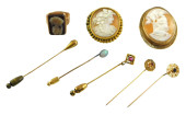 JEWELRY: EIGHT PIECES IN GOLD,