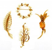 JEWELRY: FOUR GOLD BROOCHES, D
