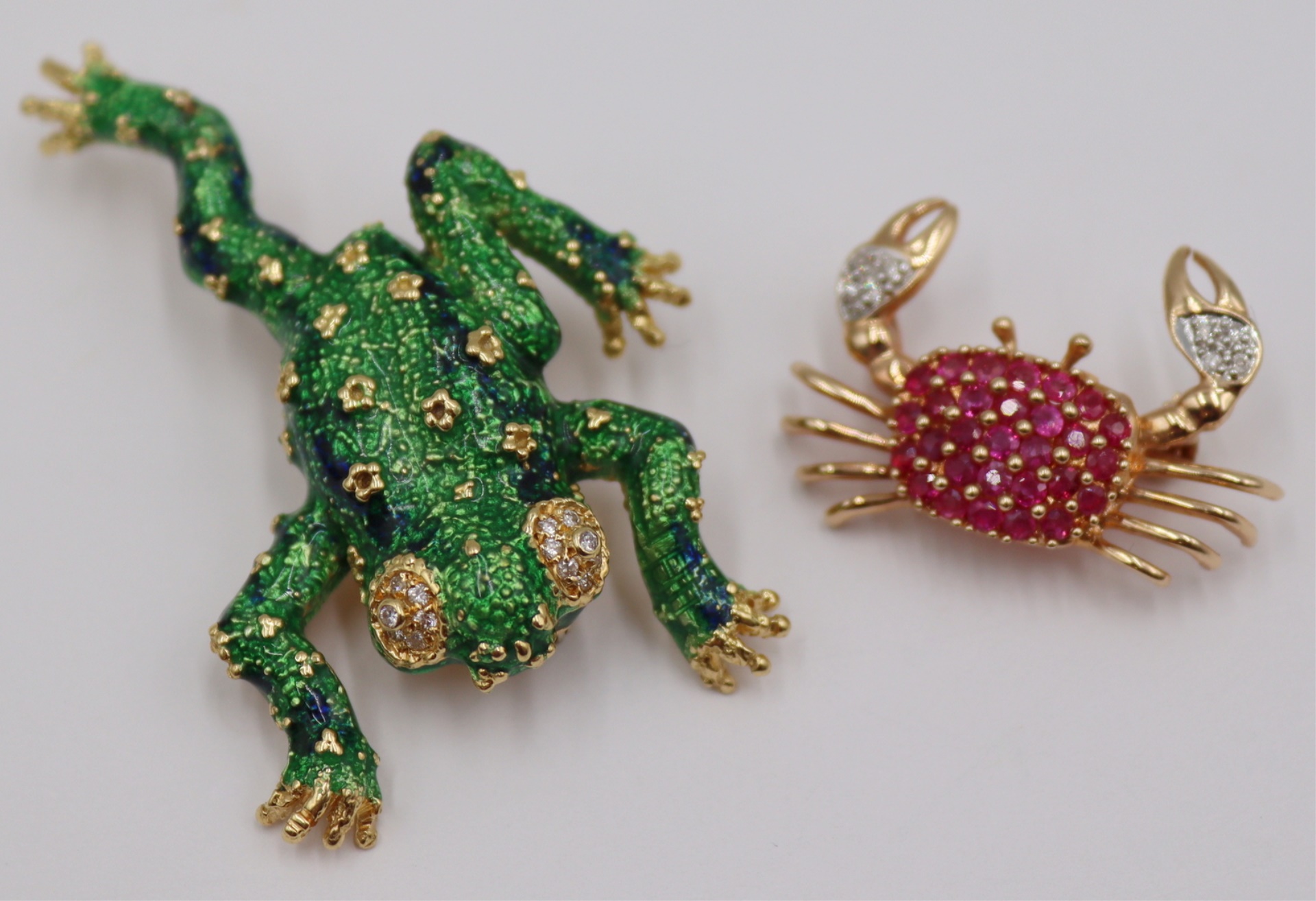 JEWELRY. GOLD FIGURAL BROOCHES,