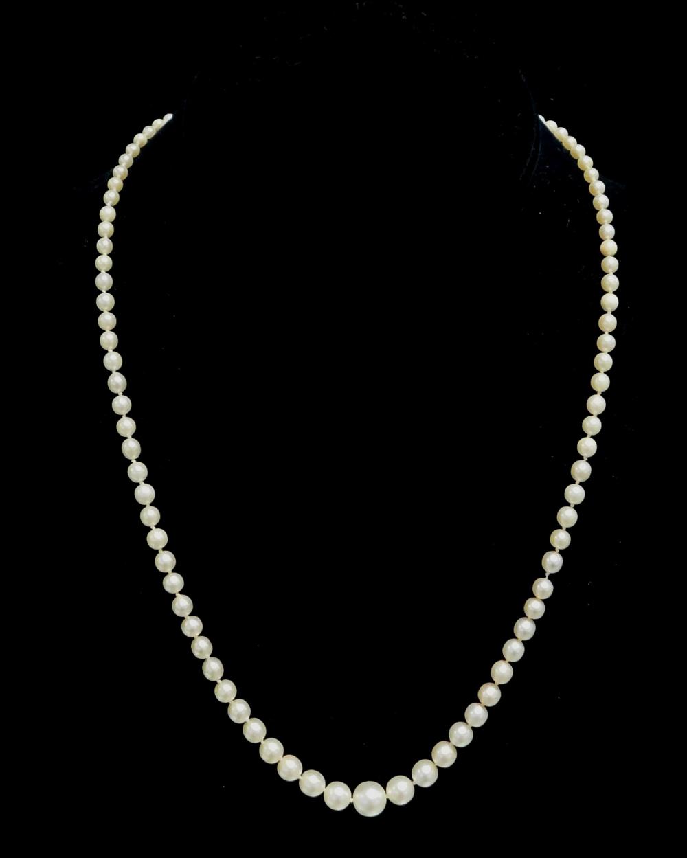 JEWELRY: GRADUATED CULTURED PEARL