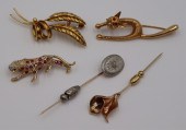 JEWELRY. GROUPING OF GOLD BROO