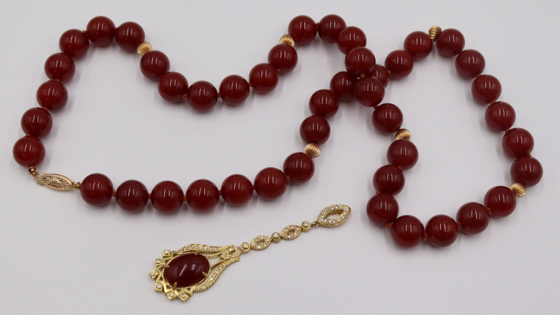 JEWELRY. GROUPING OF GOLD,CARNELIAN