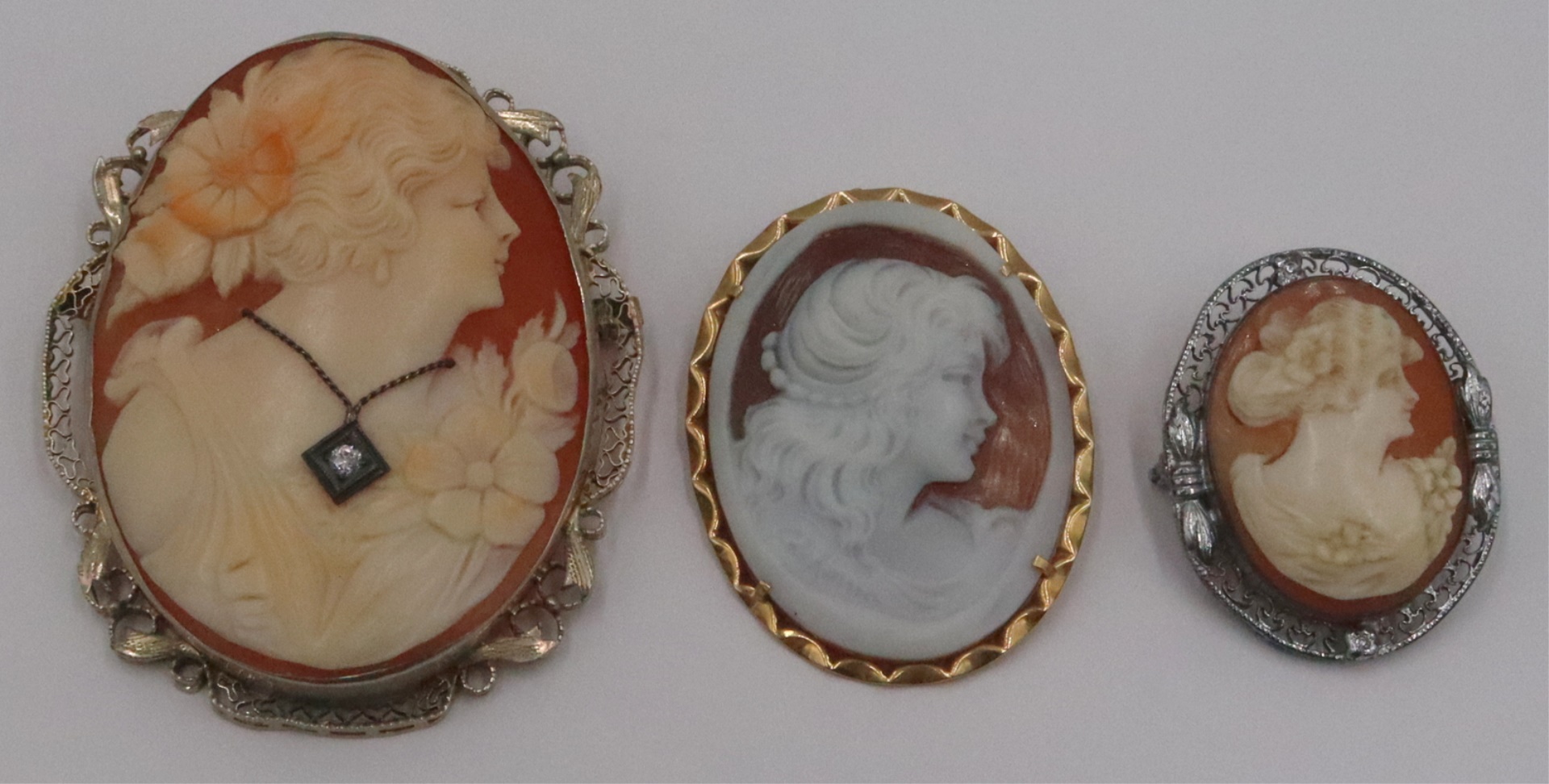 JEWELRY. ITALIAN 18KT GOLD CARVED