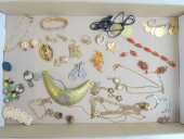 JEWELRY. LOT OF COSTUME JEWELR