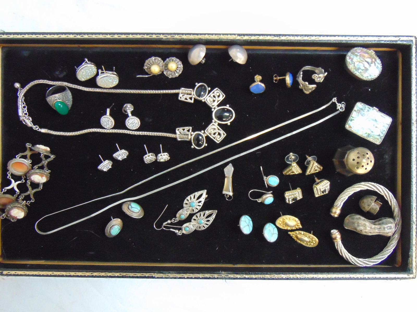 JEWELRY LOT TO INCLUDE STERLING &