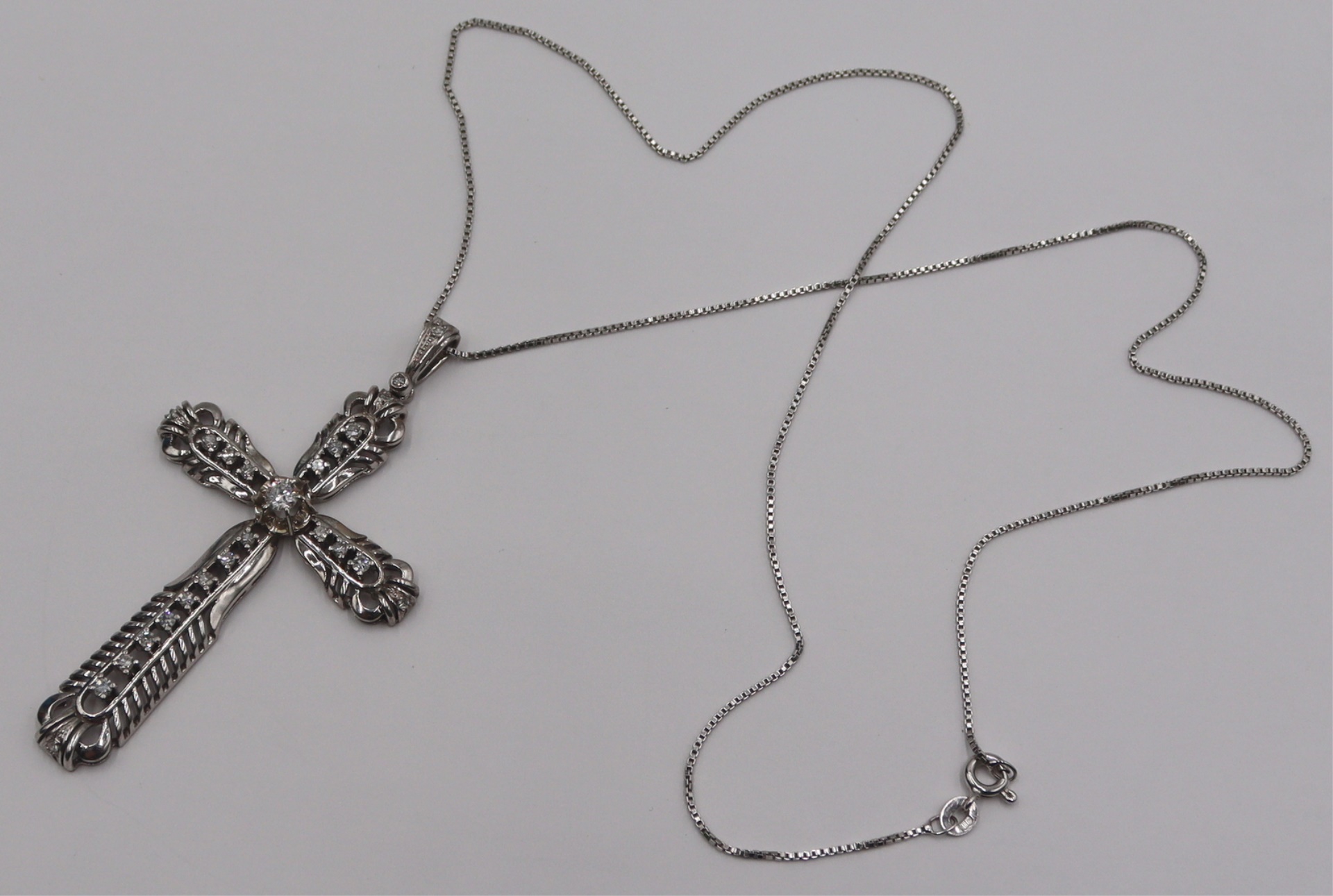 JEWELRY. OVERSIZED 18KT GOLD AND
