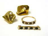 JEWELRY: PAIR OF CULTURED PEAR