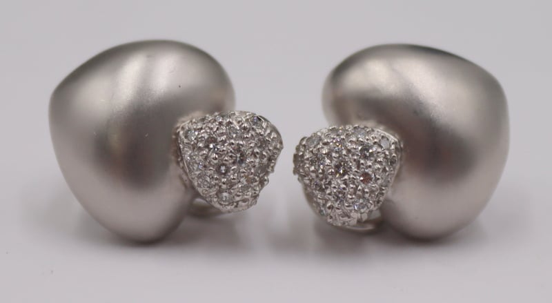 JEWELRY. PAIR OF MARLENE STOWE