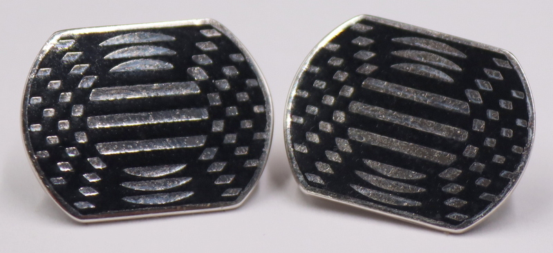 JEWELRY. PAIR OF SIGNED VICTOR