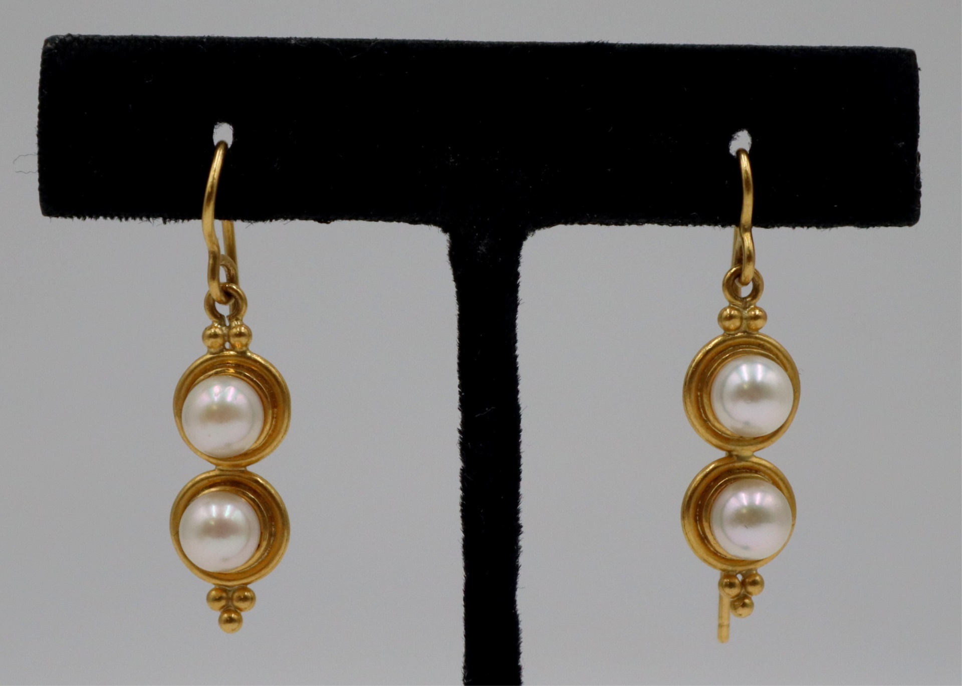 JEWELRY. PAIR OF TEMPLE ST CLAIR