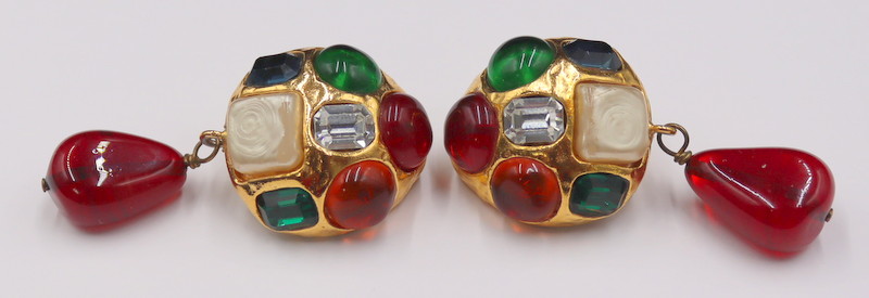 JEWELRY. PAIR OF VINTAGE CHANEL