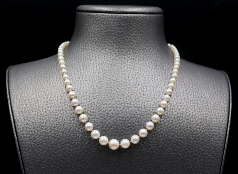 JEWELRY. PEARL NECKLACE WITH