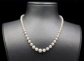 JEWELRY. PEARL NECKLACE WITH M