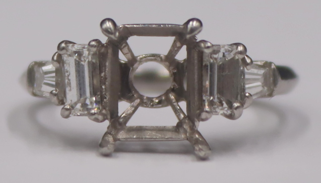 JEWELRY. PLATINUM AND DIAMOND