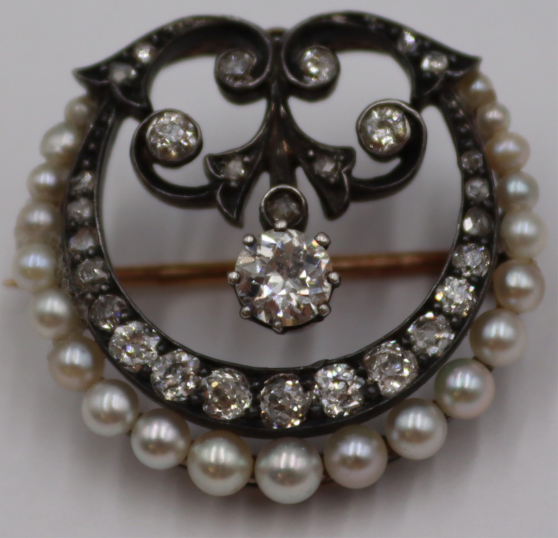 JEWELRY. SIGNED ANTIQUE PEARL AND