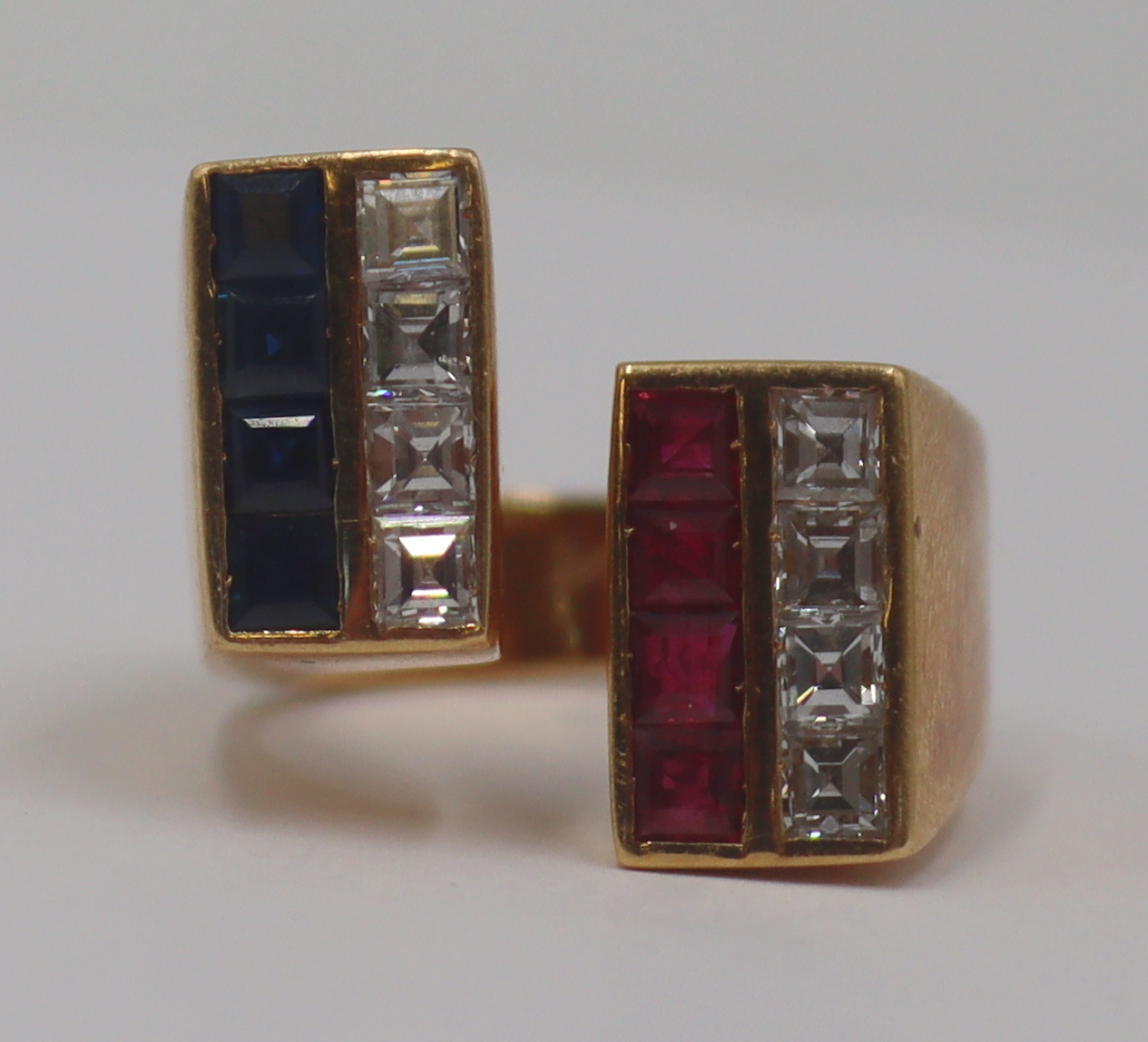 JEWELRY. SIGNED CARTIER 18KT