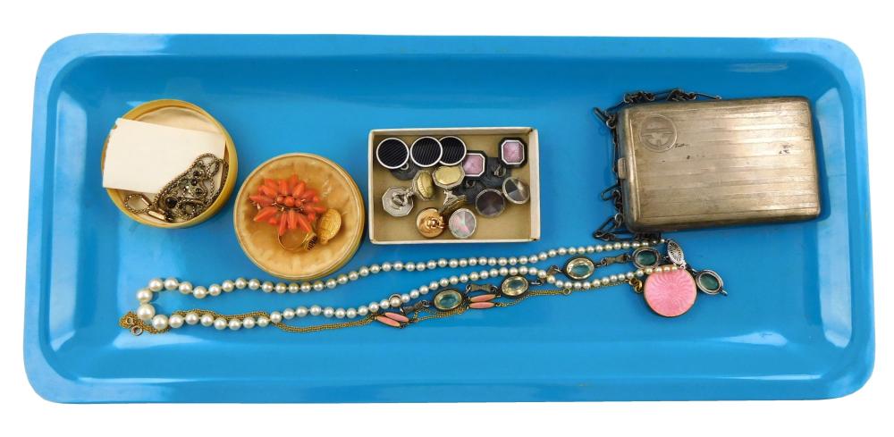 JEWELRY: THIRTEEN ANTIQUE AND