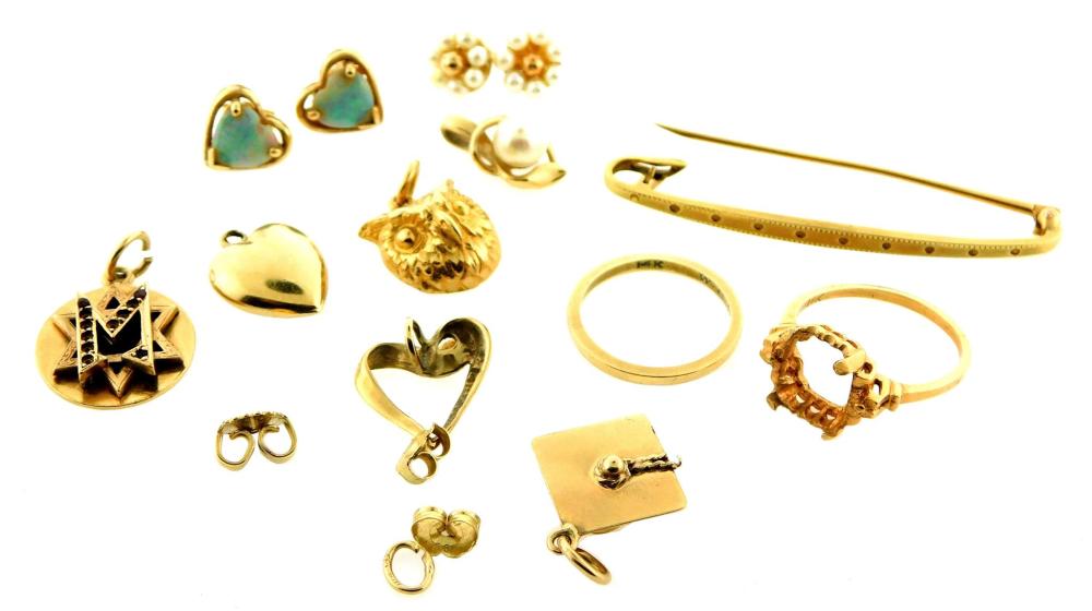 JEWELRY: THIRTEEN PIECES OF STAMPED